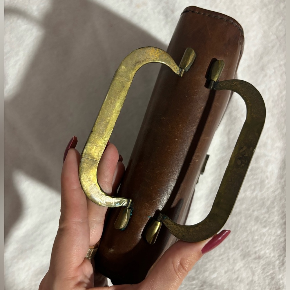 ✨ 50’S VINTAGE LUXURY BRASS HANDLE MINI PURSE GENUINE LEATHER RARE KELLY STYLE✨ - Picture 3 of 9